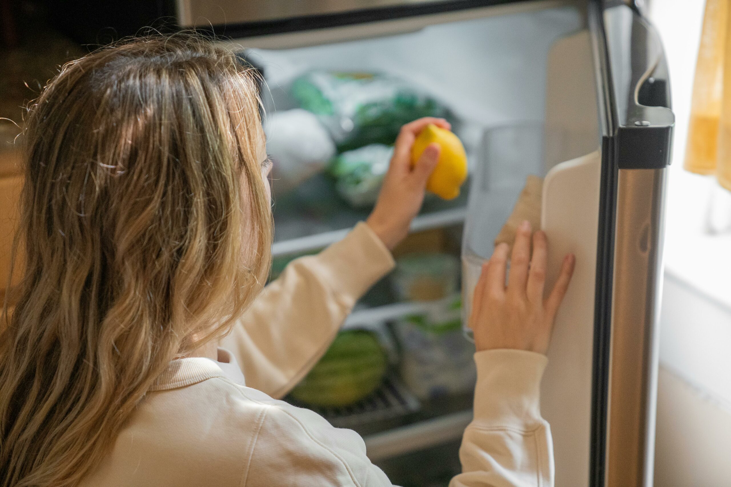 Désodoriser un frigo naturellement : 7 méthodes qui marchent vraiment